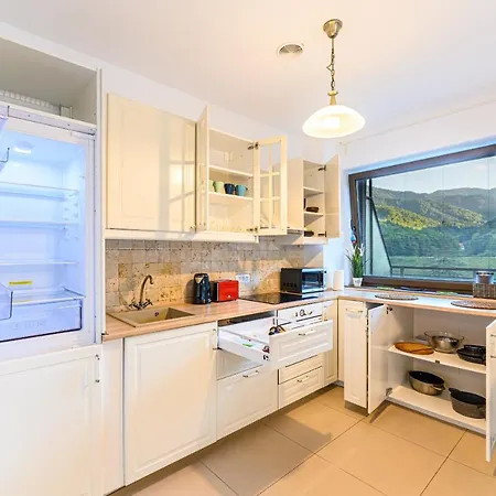 Pine Ridge Terrace Apartment *